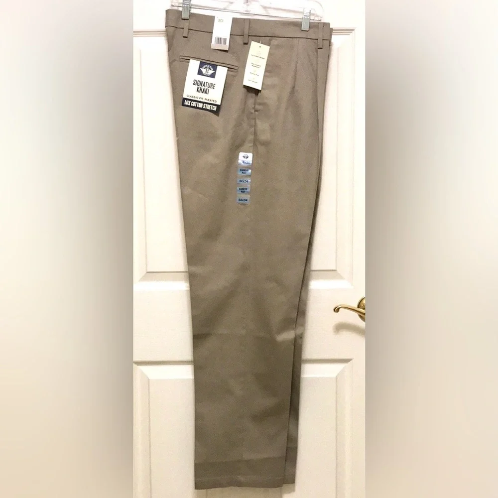 NWT Dockers Men’s Signature Khaki Slacks
